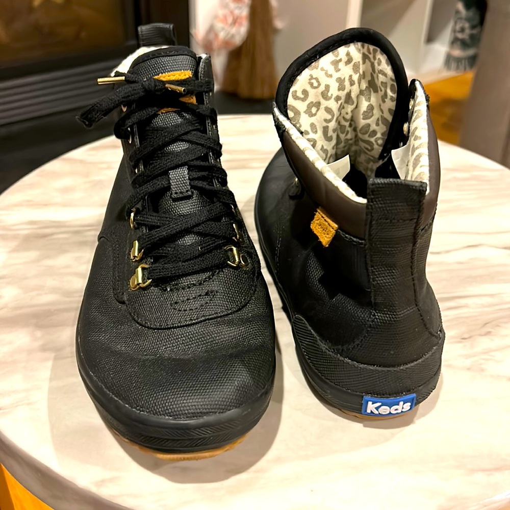 Keds black leather high tops. Gold hardware. Size 8W.